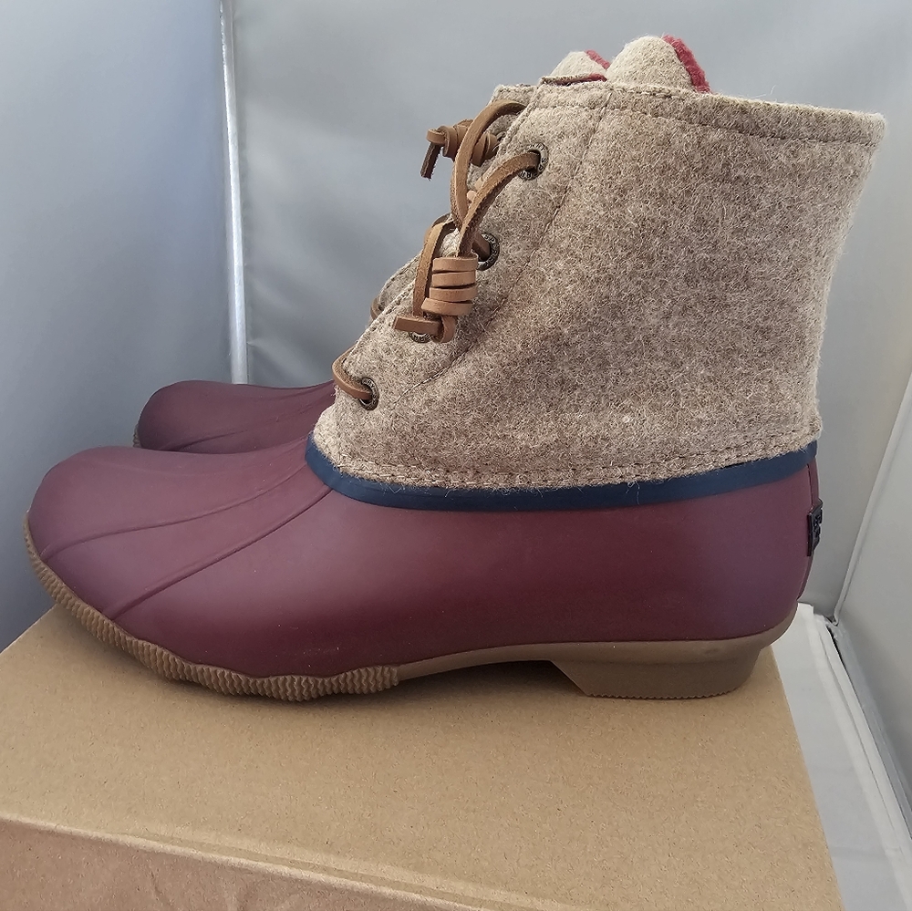 NIB SPERRY Stylish Wool Upper Water Resistant Women's Boots Sz9
